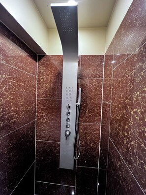 Bruser, hårtørrer, håndklæder, Shampoo