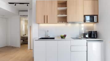 Standard Apartment | Private kitchen | Fridge, oven, stovetop, cookware/dishes/utensils