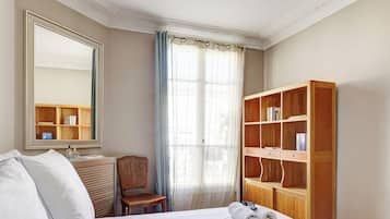 1 habitación, tabla de planchar con plancha, cuna de viaje y wifi