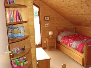 3 bedrooms, travel crib