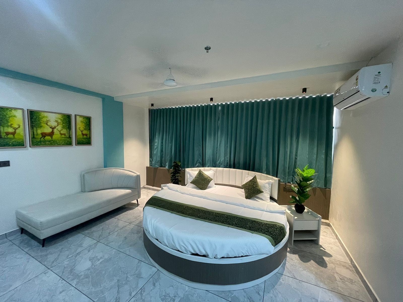 Deluxe-dobbeltværelse - byudsigt | Skrivebord, gratis Wi-Fi