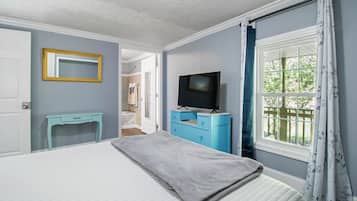 2 bedrooms, iron/ironing board, WiFi (free)
