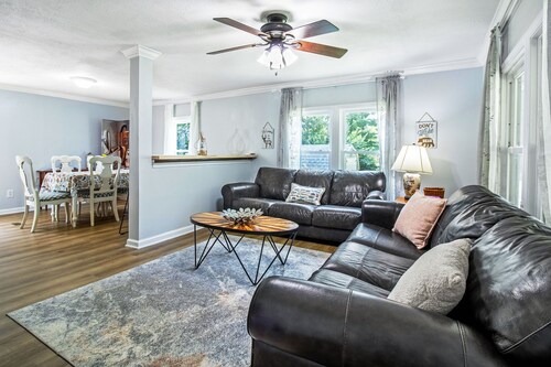 Peaceful with Firepit, Hiking & River Access Pet Friendly!
