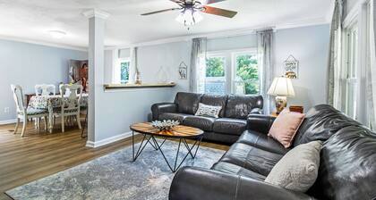 Peaceful with Firepit, Hiking & River Access Pet Friendly!