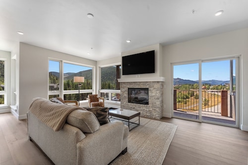 NEW BUILD 2025 - Pool & Fitness Center, 5 Mins to Keystone Slopes!