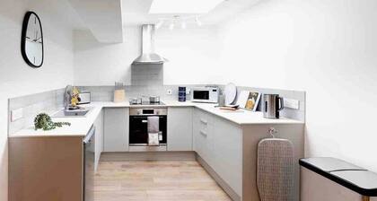 Deluxe One Bed Flat Near Ely Cathedral - Sleeps 4