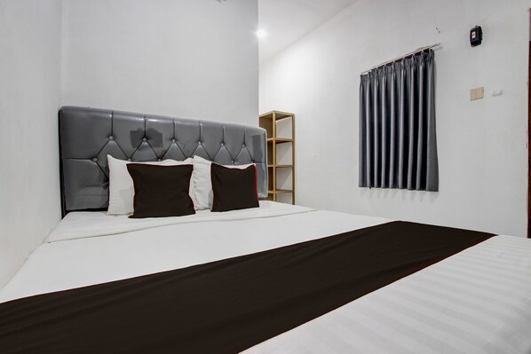Deluxe Double Room | Desk, free WiFi, bed sheets
