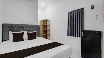 Standard Double Room | Desk, free WiFi, bed sheets
