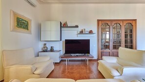 A living room with two sofas, a flat-screen TV, a cabinet, and a cabinet with glass doors. - Villa Il Masseto, Gaiole in Chianti, Siena and Chianti (Gaiole in Chianti)