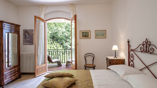 4 makuuhuonetta, silitysrauta/-lauta, internet, vuodevaatteet