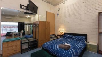 1 bedroom, iron/ironing board, internet, bed sheets