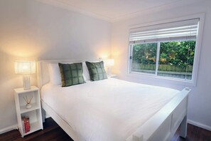 2 bedrooms, iron/ironing board, travel crib, internet - Spacious 2BR Guest House I Private & Central (North Balgowlah)