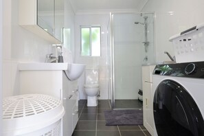 Shower, shampoo