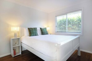 2 slaapkamers, een strijkplank/strijkijzer, reisbedje, internet