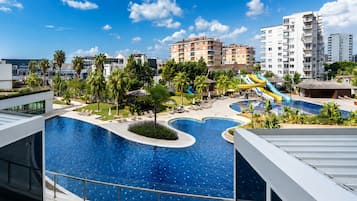 Luxury-Apartment, 1 Queen-Bett und Schlafsofa, Balkon, Poolblick | Wohnbereich