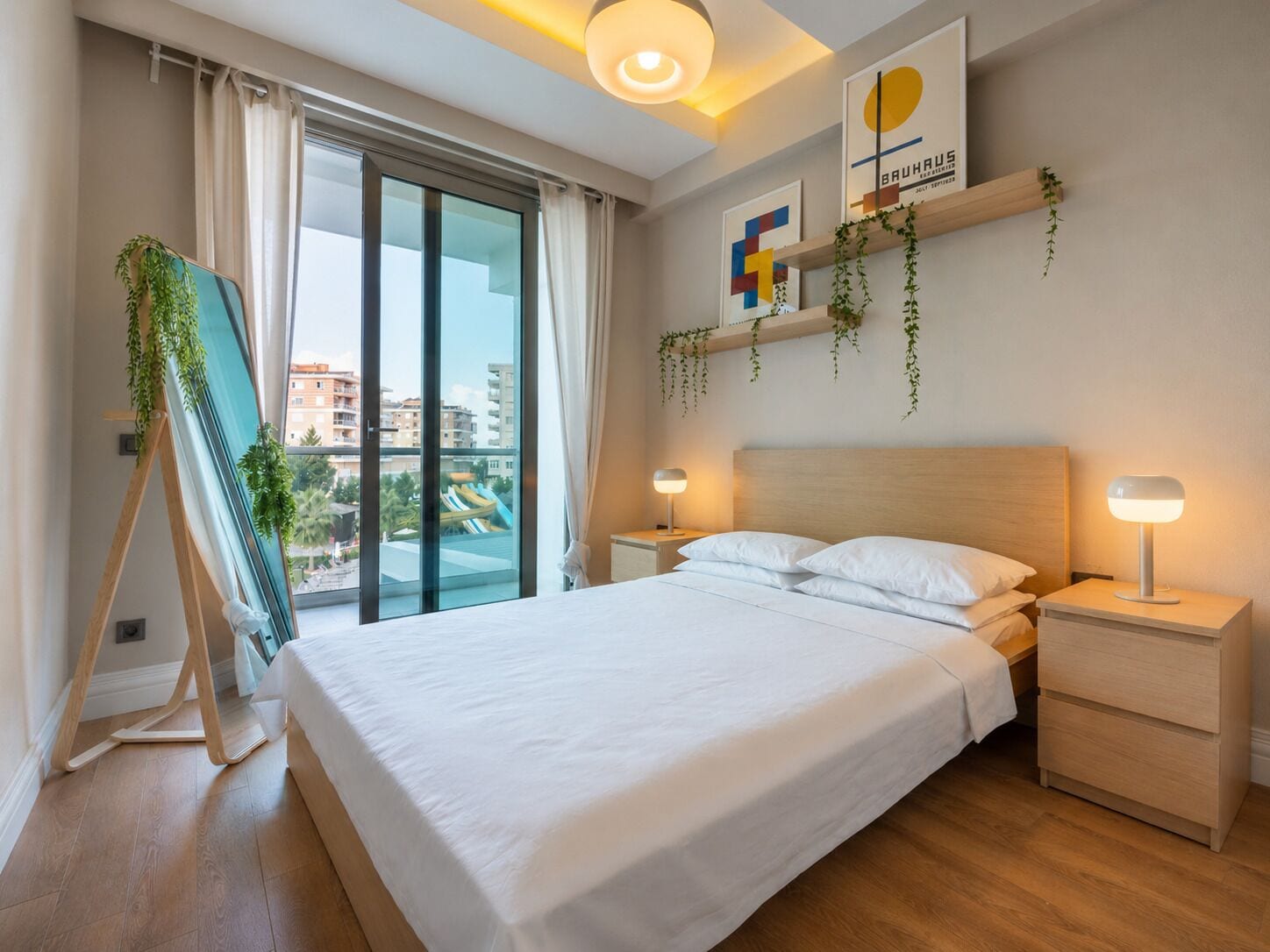 Appartamento Luxury, 1 letto queen con divano letto, balcone, vista piscina | Ferro/asse da stiro, Wi-Fi gratuito