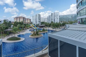 Condo Cao cấp, 1 giường cỡ queen và sofa giường, ban công, quang cảnh hồ bơi | Màn/rèm cản sáng, phòng cách âm, bàn ủi/dụng cụ ủi quần áo