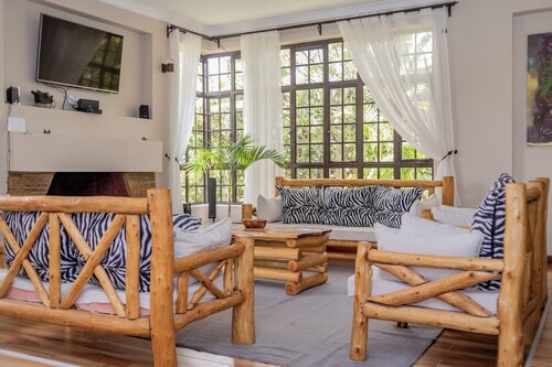 Lux Suites Enkarsis Bungalow Kisaju