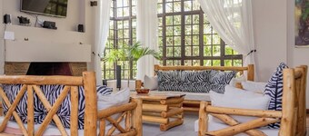 Lux Suites Enkarsis Bungalow Kisaju