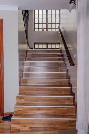 Interior entrance - Lux Suites Enkarsis Bungalow Kisaju (Kitengela)