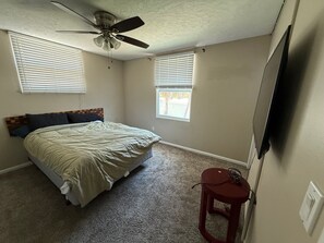 3 quartos, escrivaninha, Wi-Fi de cortesia, roupa de cama