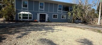 Luxury Siesta Key townhome close to village,beaches, city and airport