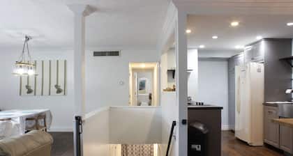 3-bed 2-bathroom Siesta Key townhome close to village,beaches, city and airport