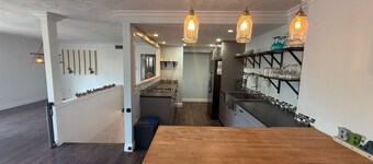 3-bedroom 2-bathroom Siesta Key townhome close to beaches, city and airport.