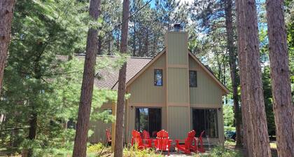 New! Crystal Pines - Gorgeous Crystal Mountain Cabin Right at Crystal Mountain!