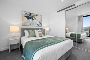 2 Schlafzimmer, Schreibtisch, Bügeleisen/Bügelbrett, WLAN