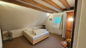 3 chambres, fer et planche à repasser, accès à Internet