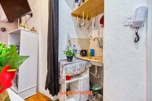 Fridge, microwave, stovetop, coffee/tea maker