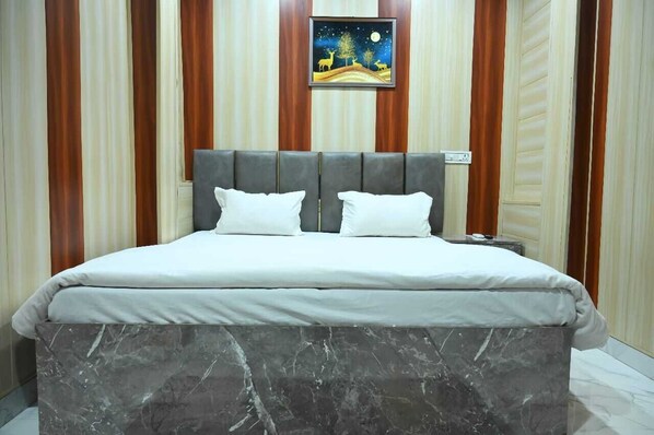 Deluxe Double Room | Free WiFi - GOPINATH .P GUEST HOUSE (Varanasi)