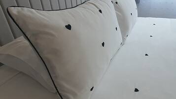 2 quartos, ferros/tábuas de passar roupa, Wi-Fi, roupa de cama