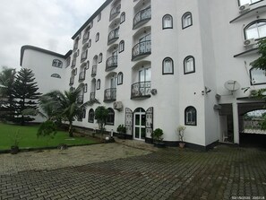 المنشأة من الخارج