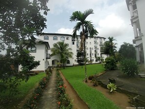 المنشأة من الخارج