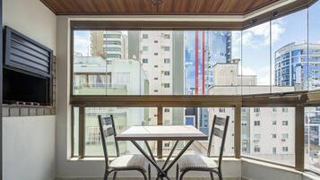 Basic Apartment | Dining