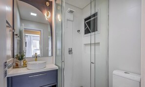 Basic Apartment | Bathroom