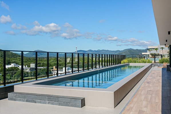 Açık yüzme havuzu 