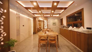Free daily buffet breakfast