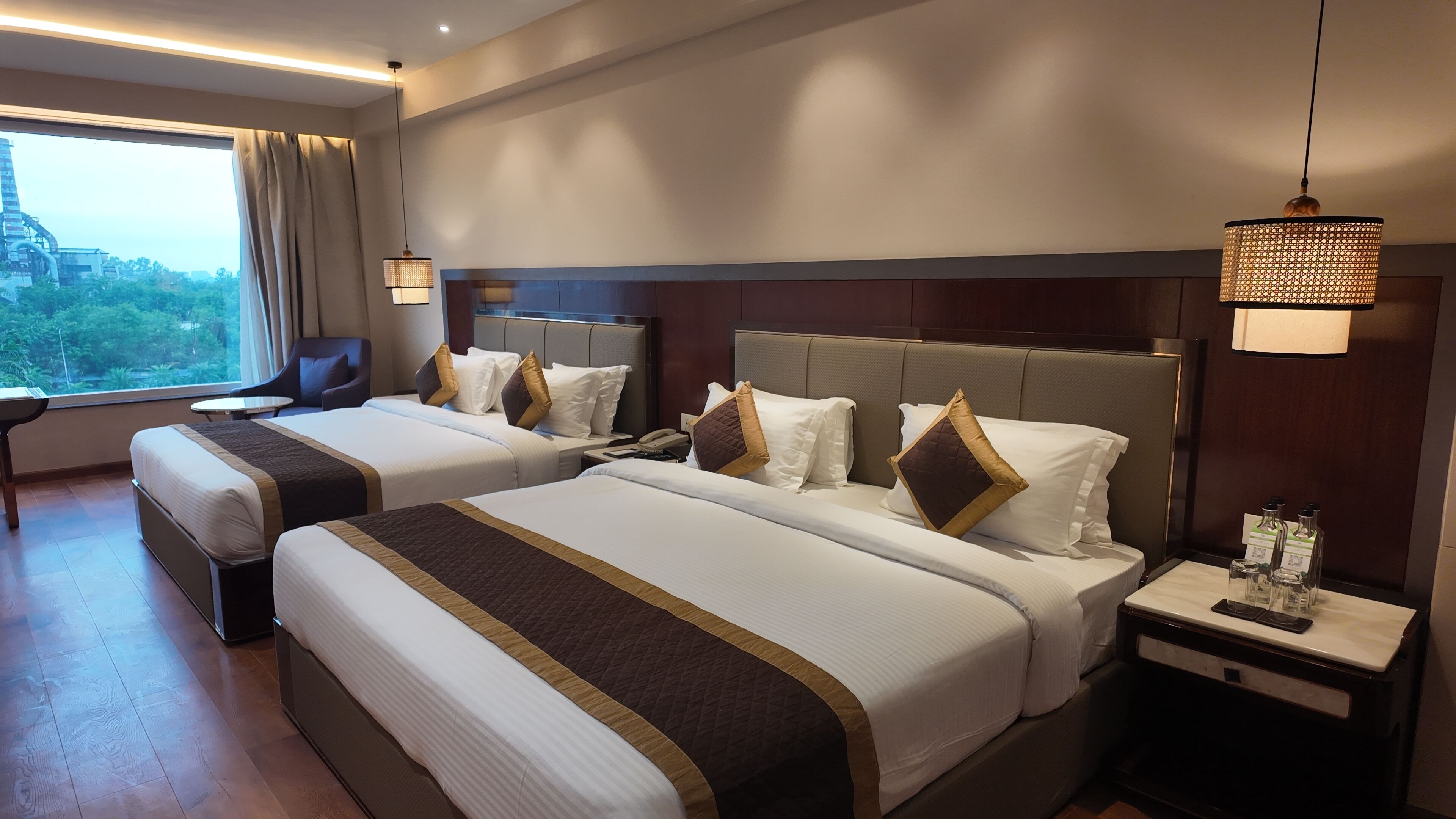 Deluxe Room | In-room safe, desk, iron/ironing board (on request), free WiFi