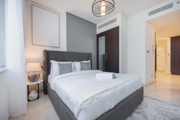 Iron/ironing board, WiFi, bed sheets