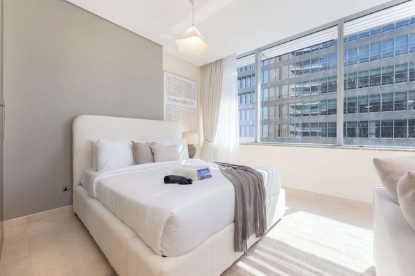 Iron/ironing board, WiFi, bed sheets
