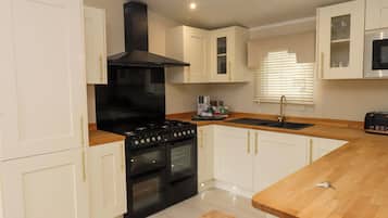 Cookware/dishes/utensils