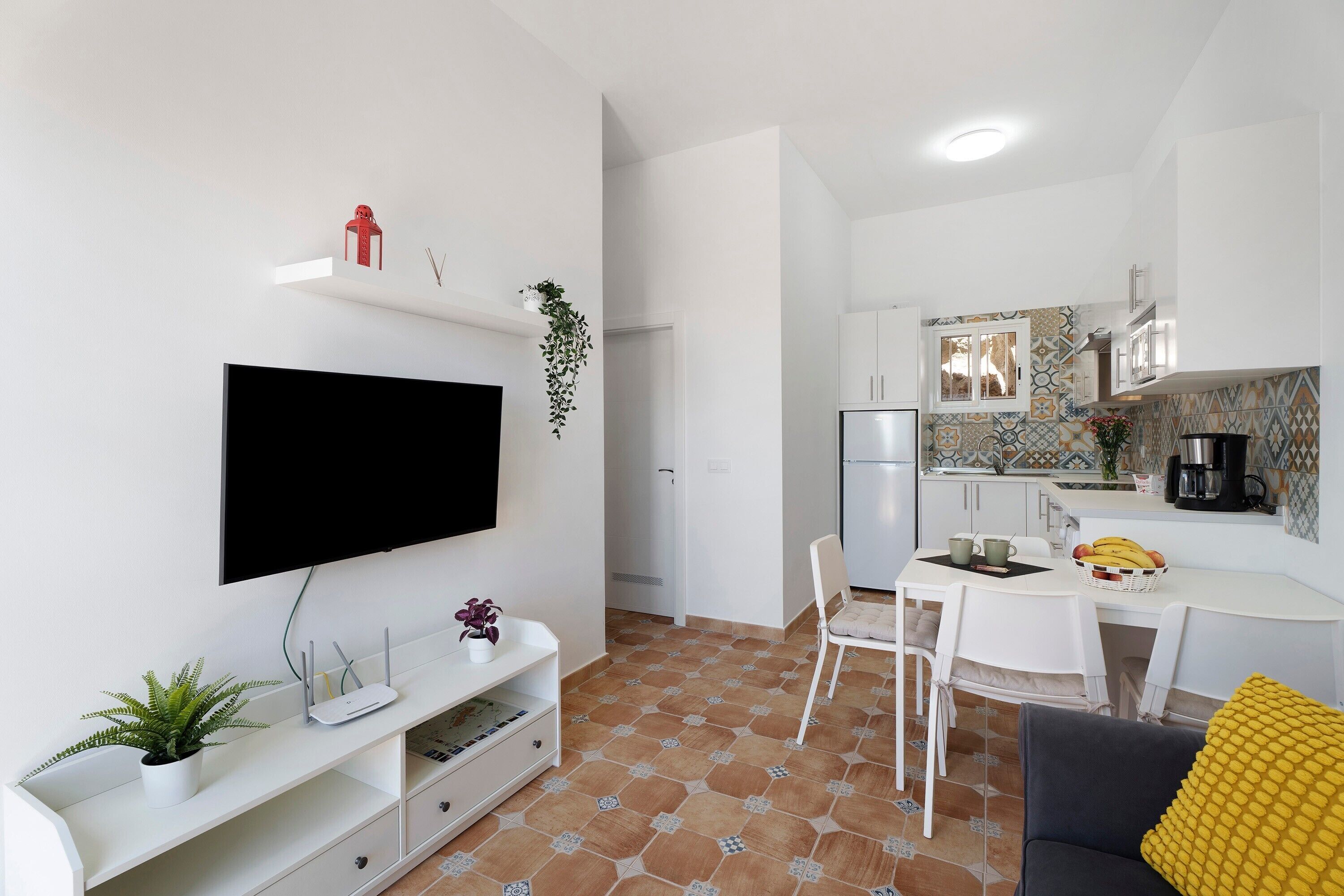 TV, tavolo da ping pong