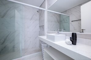 Basic Apartment | Bathroom - Apartment With/pool in Jurere Internacional Epc204 (Florianópolis)