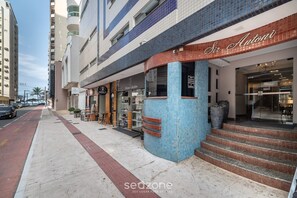 A hotel entrance with a tiled facade, a staircase leading to the entrance, and a sign reading "Sir Antoni". - Sea View Apt, Priv. Loc. 2min fr th sea BC Esa0902 (Balneário Camboriú)