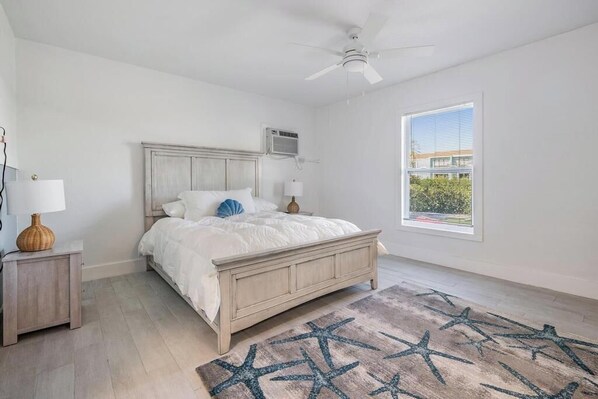 7 bedrooms, desk, iron/ironing board, travel cot