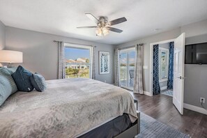7 bedrooms, desk, iron/ironing board, travel crib