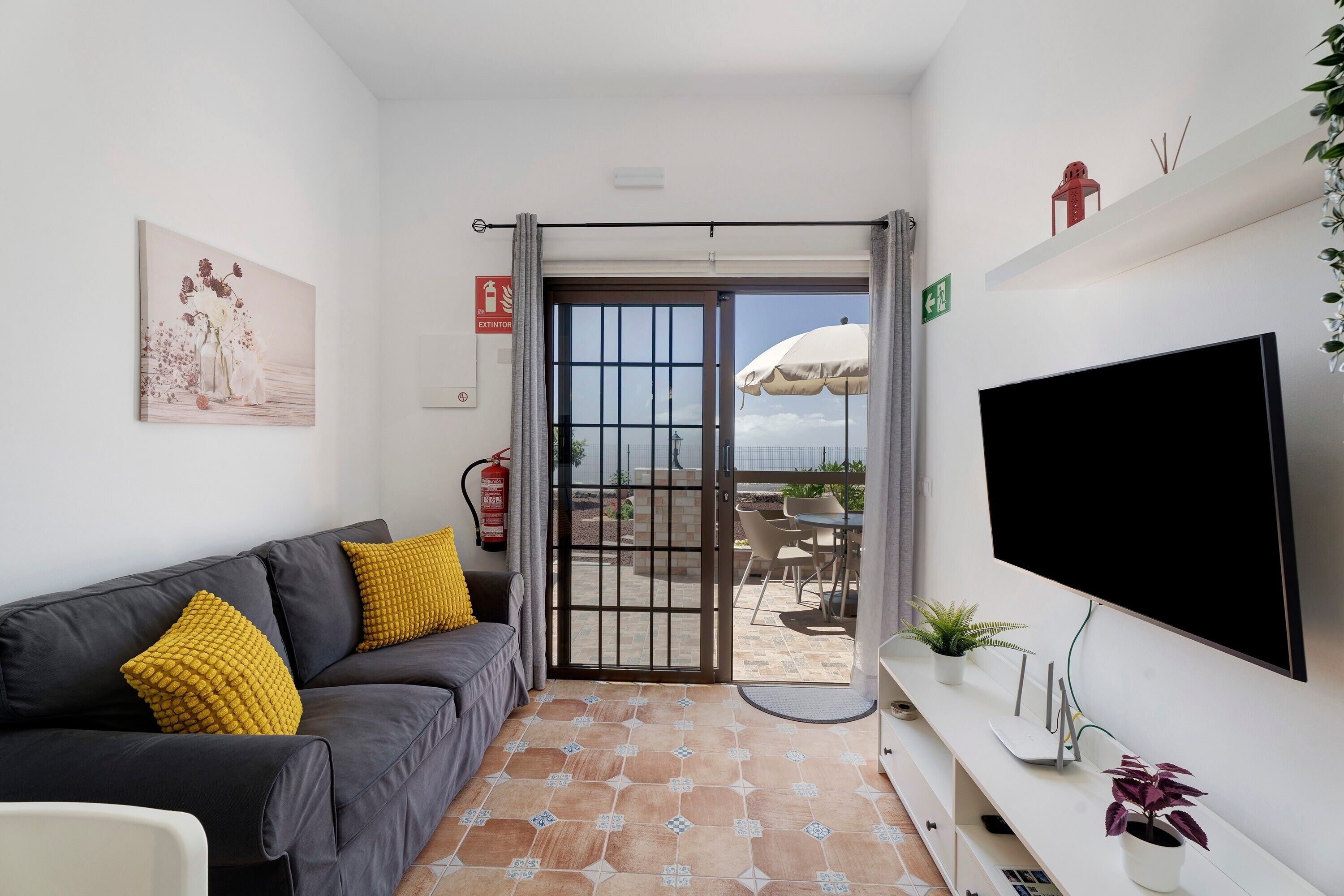 Fernseher, Tischtennisplatte